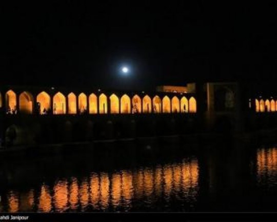 پل‌ خواجو از لحاظ استحکام‌بخشی وضعیت به سامانی ندارد