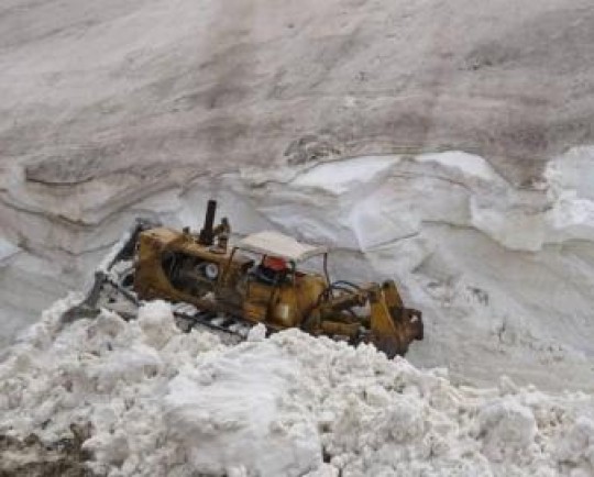 بارش یک متری برف در دنا / جاده  سی‌سخت ـ پادنا  ‌مسدود شد